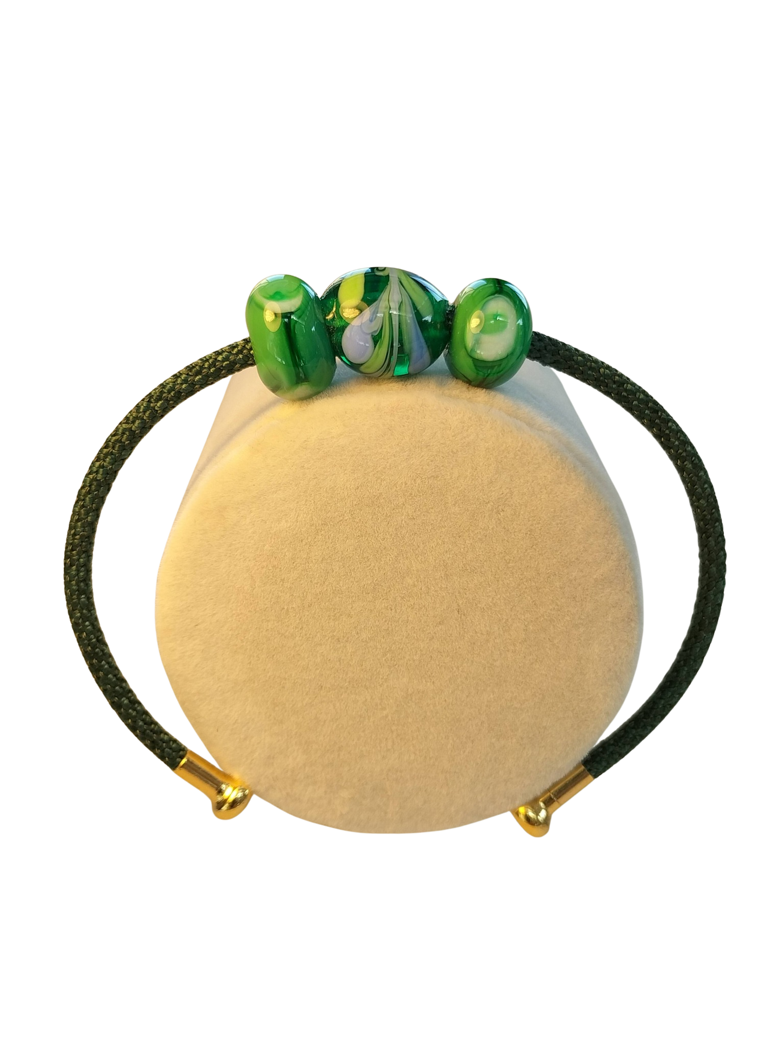 Bracelet nylon avec perles vertes