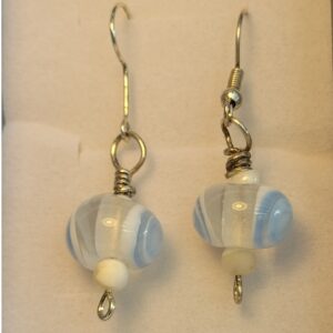 boucle d'oreille transparente bleu