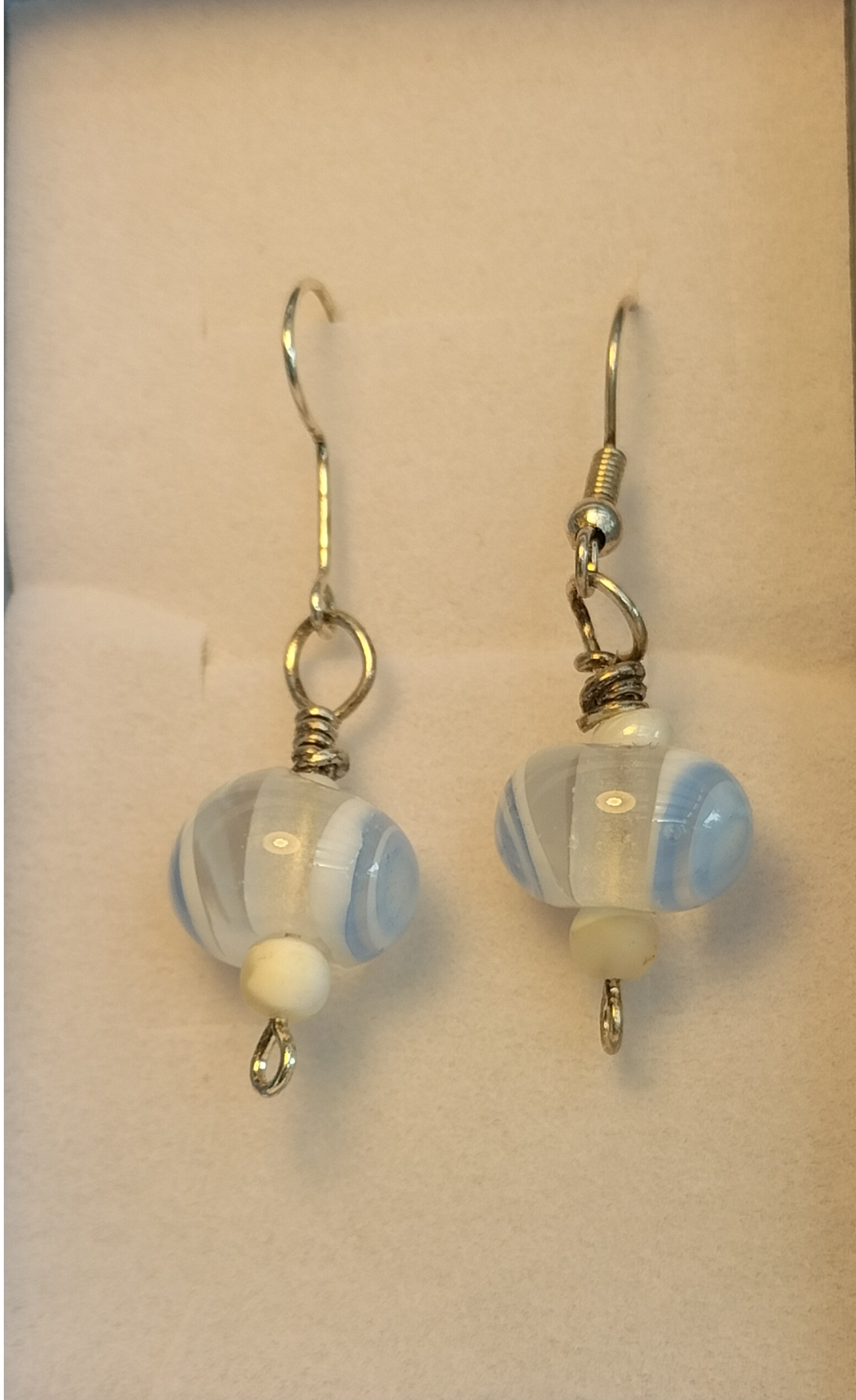 boucle d'oreille transparente bleu